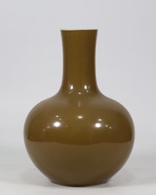 An Exquisite Teadust Glazed Vase