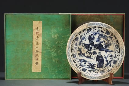 An Exquisite Blue and White Character and Story Pattern Lotus Pattern Plate