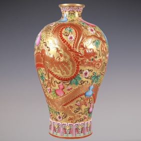 An Exquisite Enamel Lotus Pattern Dragon Pattern Vase