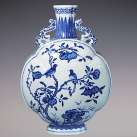 An Exquisite Blue and White Lotus Pattern Flower and Bird Pattern Double-Ears Vase