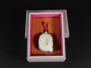 An Exquisite White Jade Flower and Fruit Pattern Snuff Bottle