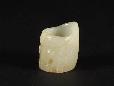 An Exquisite White Jade Beast-Face Pattern Ring
