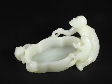 An Exquisite White Jade Figure Pattern Brush Washer