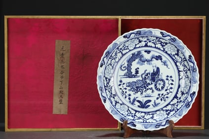 An Exquisite Blue and White Lotus Pattern Character and Story Pattern Plate