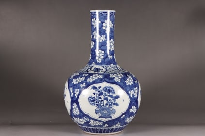 An Exquisite Blue and White Flower Pattern Vase