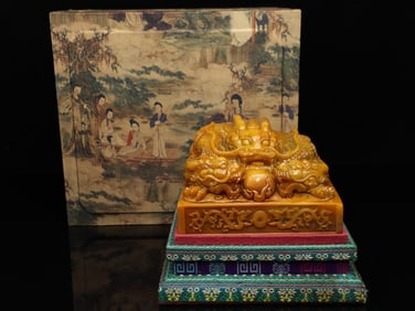 An Exquisite Shoushan Stone Dragon Pattern Seal Ornament