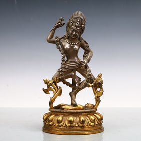 A Exquisite Gilt Bronze Statue of Avalokitesvara