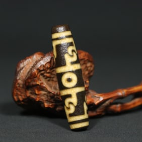 An Exquisite Agate Dzi Bead Pendant