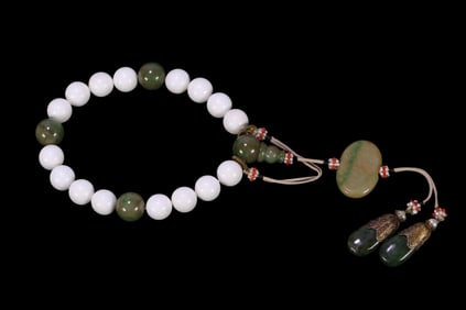 An Exquisite Pearl Bracelets