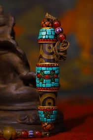 An Exquisite Agate Inlaid Gems Ornament