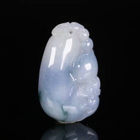 An Exquisite Jadeite Peach Pattern Pendant