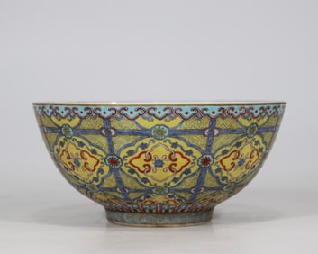 An Exquisite Famille-Rose Lotus Pattern Bowl