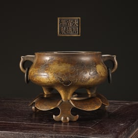 An Exquisite Bronze Flower Pattern Double-Ears and Tripod Censer