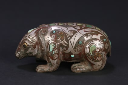 An Exquisite Bronze Inlaid Gold and Silver Bear Ornament