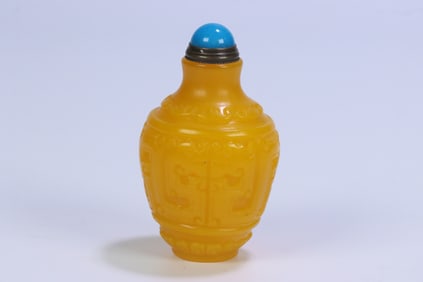 An Exquisite Glass Dragon Pattern Snuff Bottle