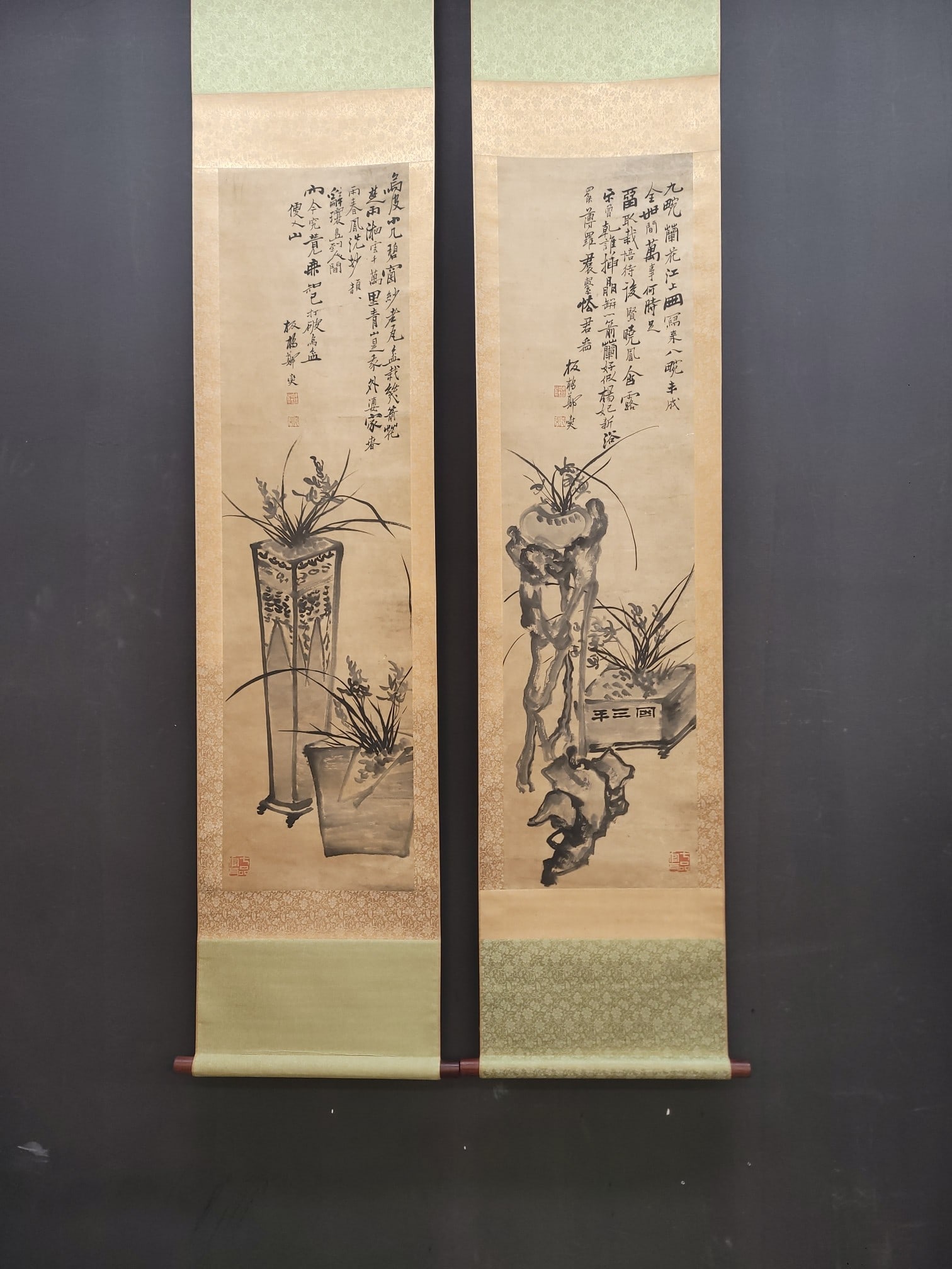 A Chinese Vertical Scroll Ink Painting of Flower on Paper: A Chinese Vertical Scroll Ink Painting of Flower on Paper Zheng ban qiao Without frame Size:14inx53in郑板桥博古花卉二条屏 纸本&#