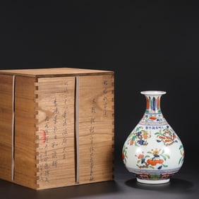 An Exquisite Wucai Blue and White Lotus Pattern Flower and Fruit Pattern Vase