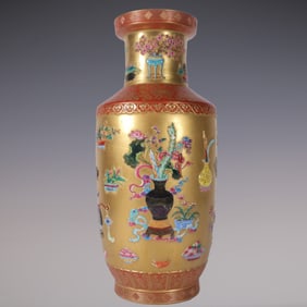 An Exquisite Enamel Flower Pattern Lotus Pattern Vase