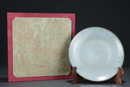 An Exquisite Guan yao Celadon Glazed Plate