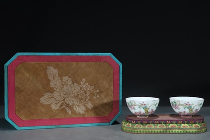 A Pair of Exquisite Famille-Rose Flower Pattern Cups