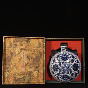 An Exquisite Blue and White Peony Pattern Double-Ears Pot