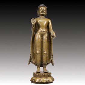 A Solemn Gilt Bronze Statue of Sakyamuni