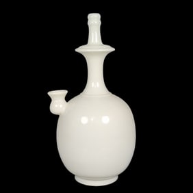 An Exquisite Xing yao Vase