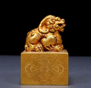 An Exquisite Gilt Bronze Auspicious Beast Seal
