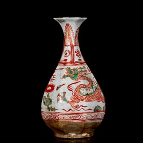 A Rare Red and Green Glazed Flower and Dragon Pattern Vase