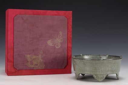 An Exquisite Guan yao Celadon Glazed Brush Washer,with an Imperial Poem by Emperor Qianlong