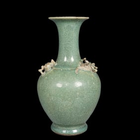 An Exquisite Longquan yao Chi-Dragon Pattern Vase