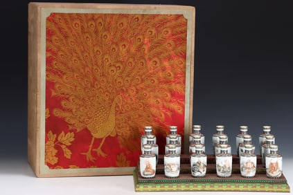 A Set of Fine Famille-Rose Painted Gold Figure Pattern Vases,With Poem