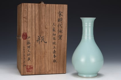 An Exquisite Ru yao Sky Blue Glazed Vase