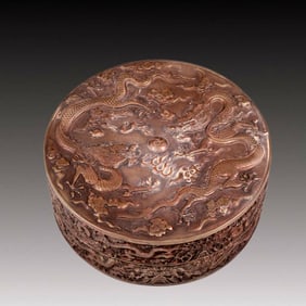 An exquisite gilt silver bronze box with auspicious clouds and dragon patterns