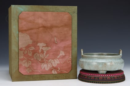 An Exquisite Guan yao Double-Ears and Tripod Censer