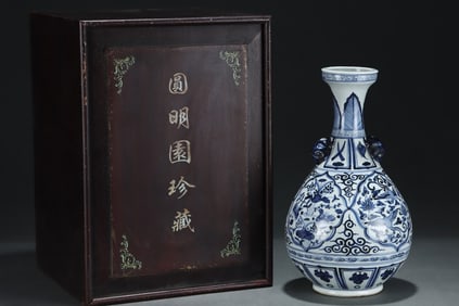 A Rare Blue and White Flower and Phoenix Pattern Vase