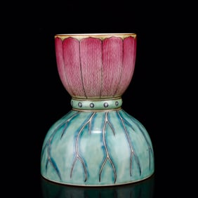 An Exquisite Enamel Flower Pattern Cup