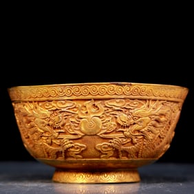 An exquisite gilt bronze bowl with dragon pattern