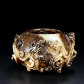 An Exquisite Archaic Jade Chi-Dragon Pattern Jar