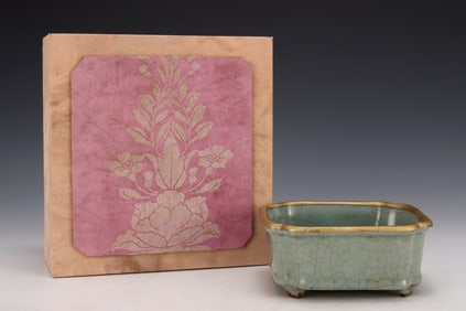 An Exquisite Guan yao Painted Gold Brush Washer,with an Imperial Poem by Emperor Qianlong