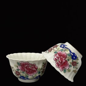 A Pair of Exquisite Famille-Rose Flower and Fruit Pattern Cups