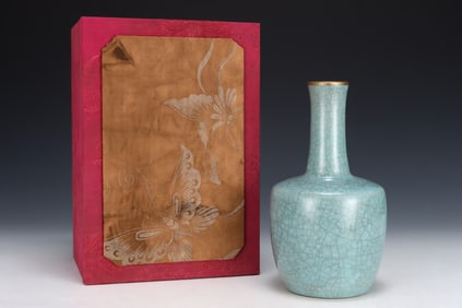 An Exquisite Ru yao Vase,With an Imperial Poem by Emperor Qianlong