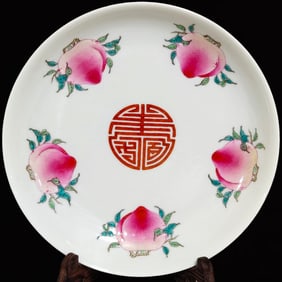 An Exquisite Famille-Rose Peach Pattern Plate