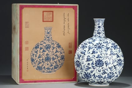 A Huge Blue and White Lotus Pattern Vase