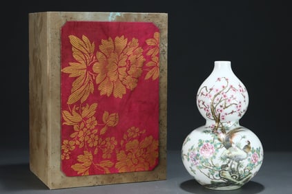 An Exquisite Famille-Rose Flower and Bird Pattern Gourd-Shaped Vase,with Poem