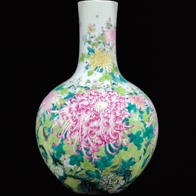 A Huge Famille-Rose Flower Pattern Vase