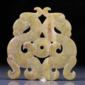 An Exquisite Gaogu Jade Dragon Pattern Pendant