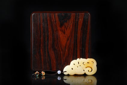 An Exquisite Shoushan Stone Chi-Dragon Pattern Pendant