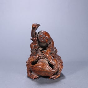 An Exquisite Bamboo Figure and Golden Toad Ornament