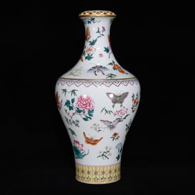 A Huge Famille-Rose Flower and Butterfly Pattern Vase